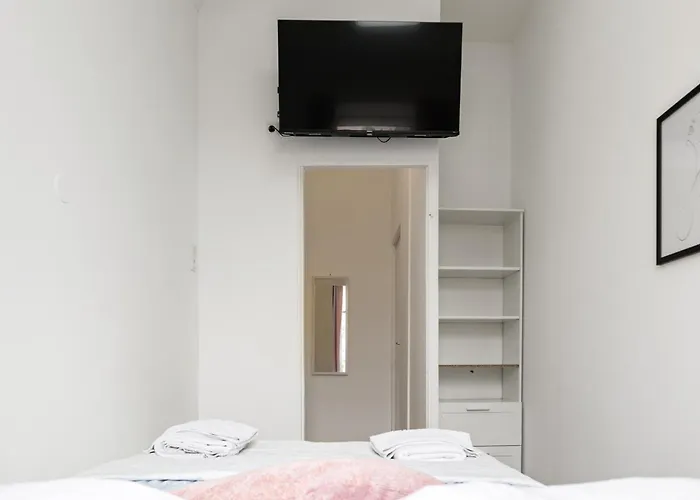 Lovely 6-bedroom Near Millennium * Viena