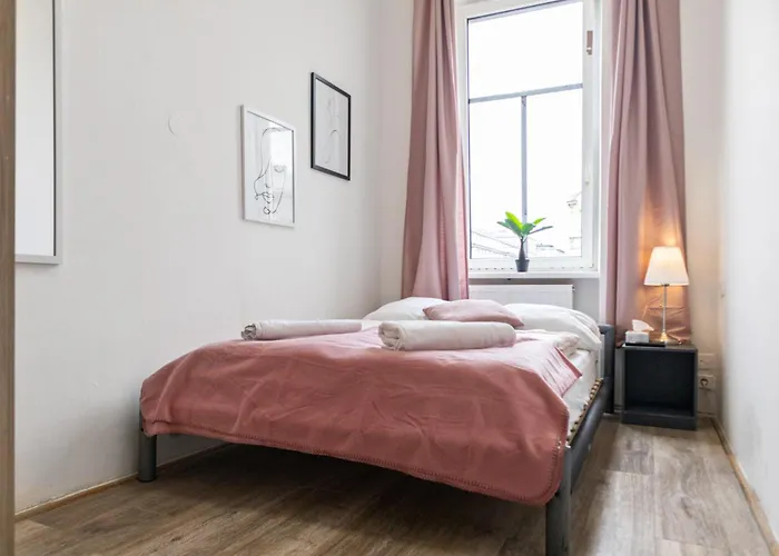 Apartamento Lovely 6-bedroom Near Millennium