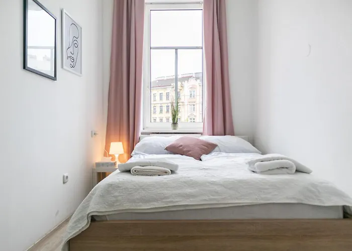 Lovely 6-bedroom Near Millennium *