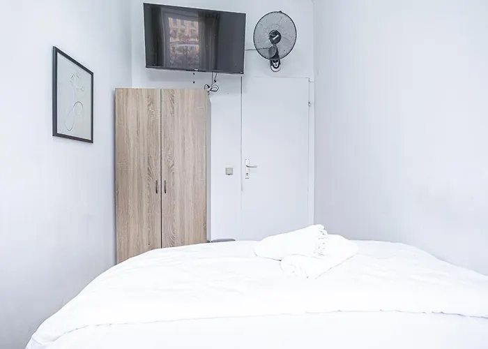 Lovely 6-bedroom Near Millennium