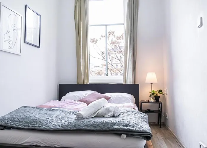 Apartamento Lovely 6-bedroom Near Millennium *