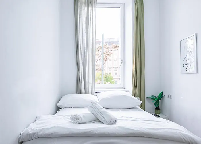 Lovely 6-bedroom Near Millennium * Viena