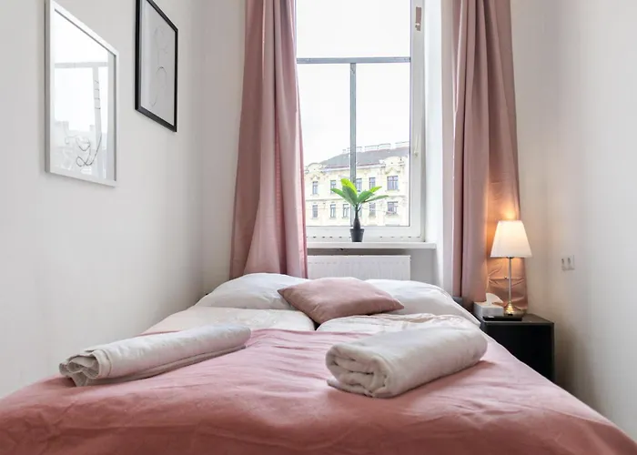 Lovely 6-bedroom Near Millennium Apartamento