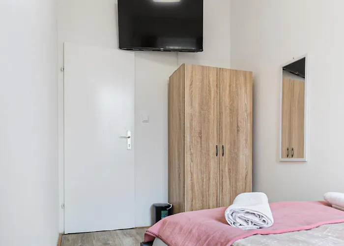 Apartamento Lovely 6-bedroom Near Millennium