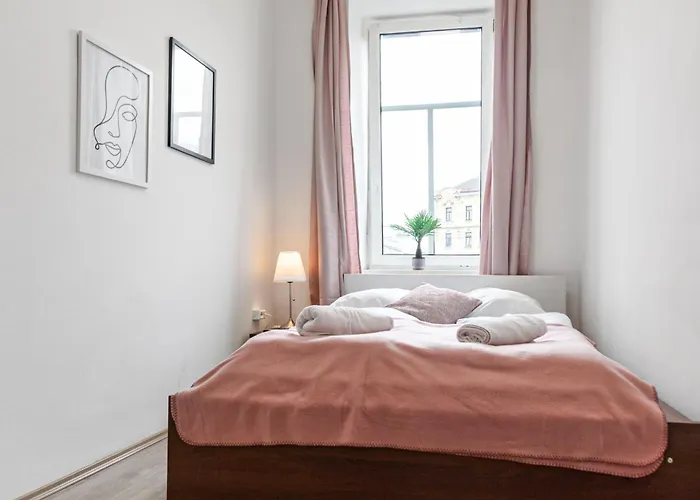 Lovely 6-bedroom Near Millennium