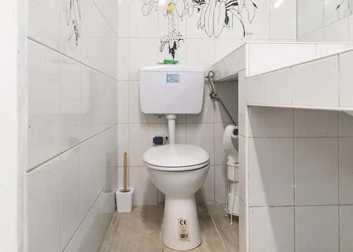 Lovely 6-bedroom Near Millennium *
