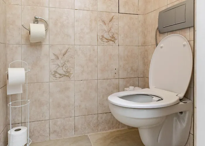 Lovely 6-bedroom Near Millennium * Viena
