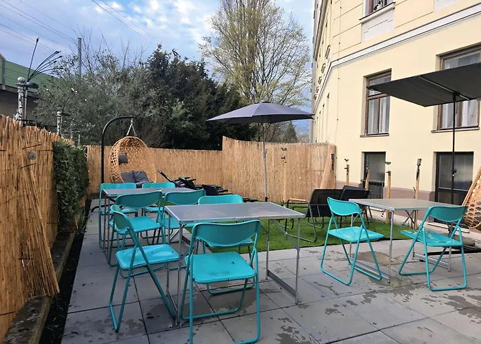 Lovely 6-bedroom Near Millennium *